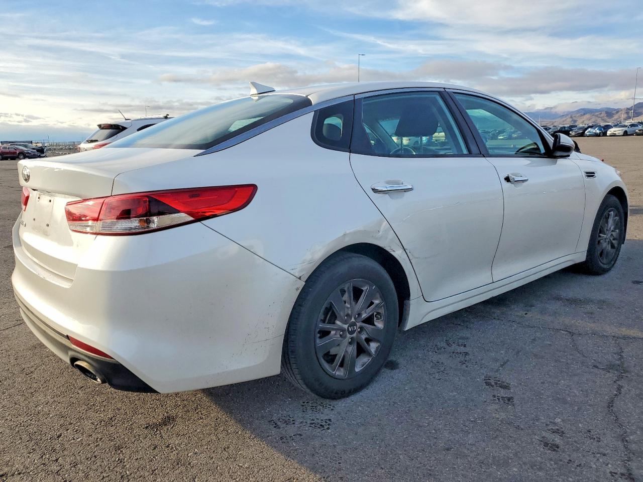 2016 KIA OPTIMA LX photo 3