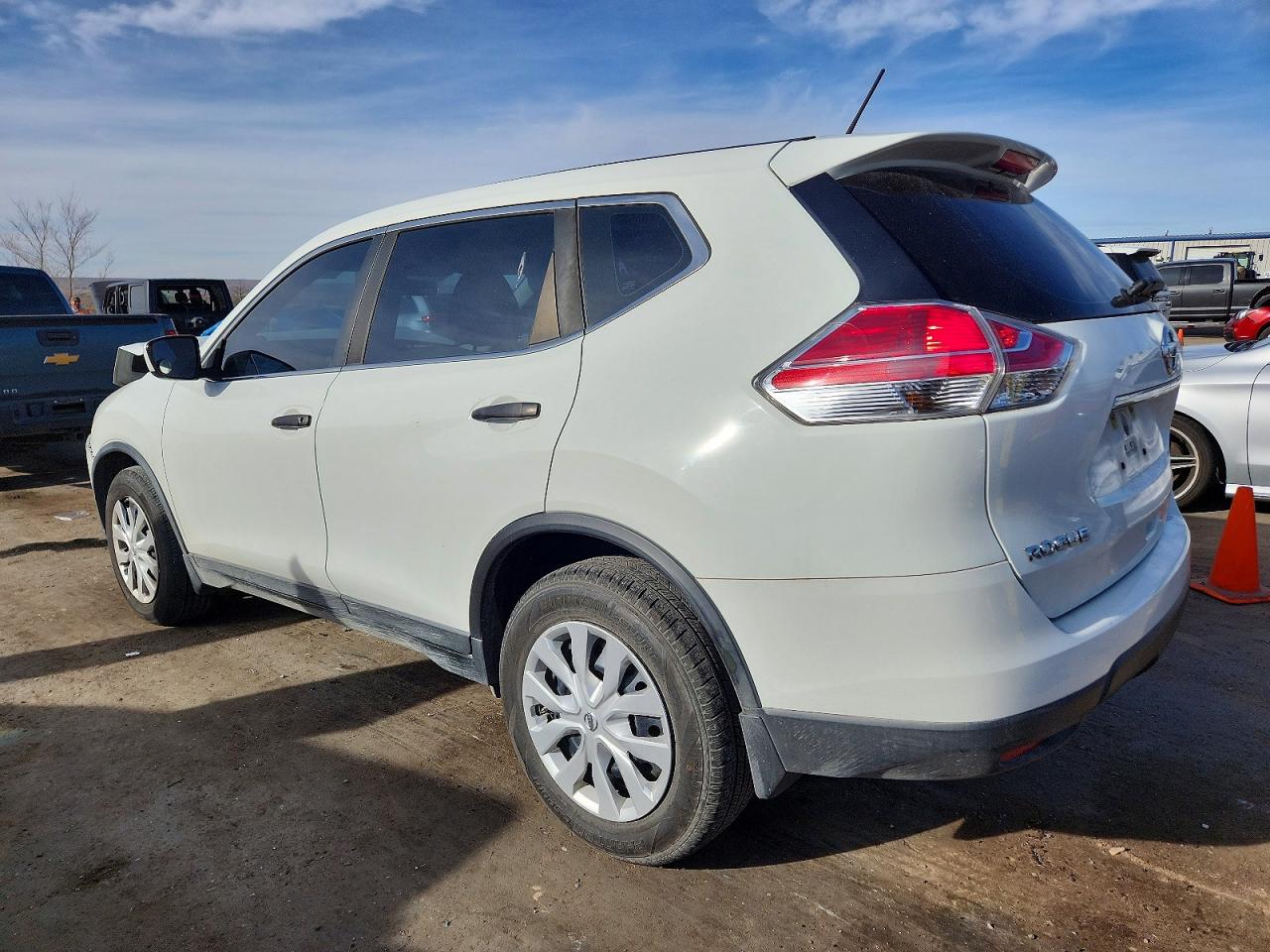 2016 NISSAN ROGUE S photo 2