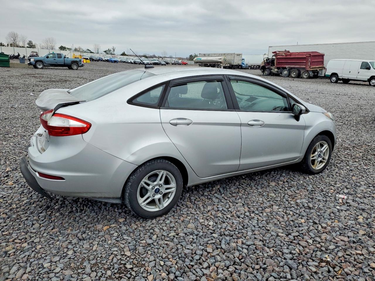 2018 FORD FIESTA SE photo 5