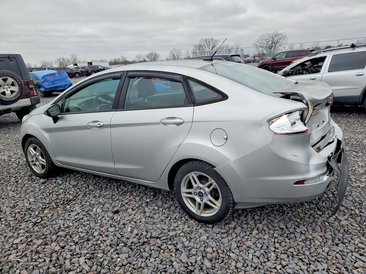 2018 FORD FIESTA SE photo 3