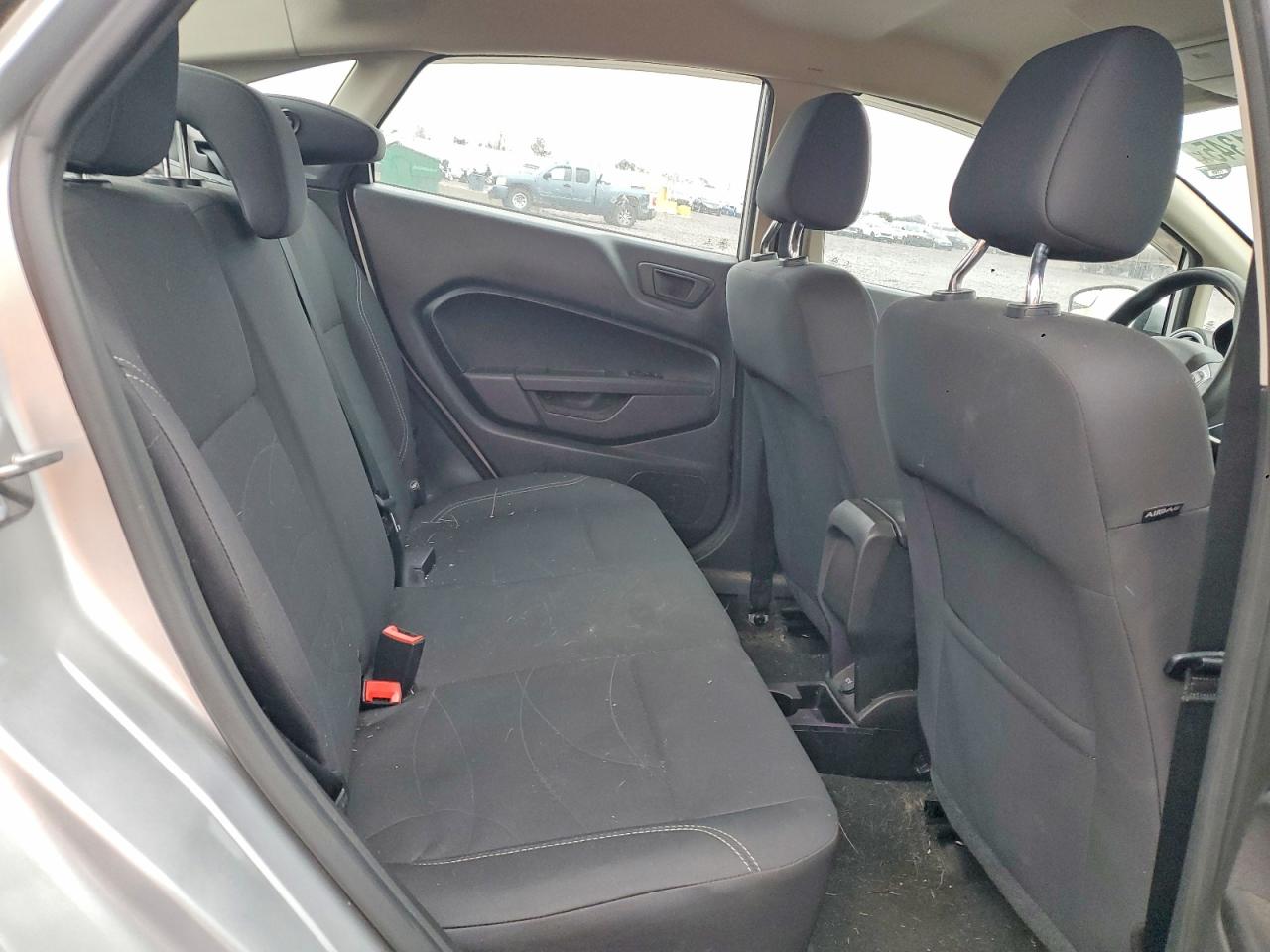 2018 FORD FIESTA SE photo 19
