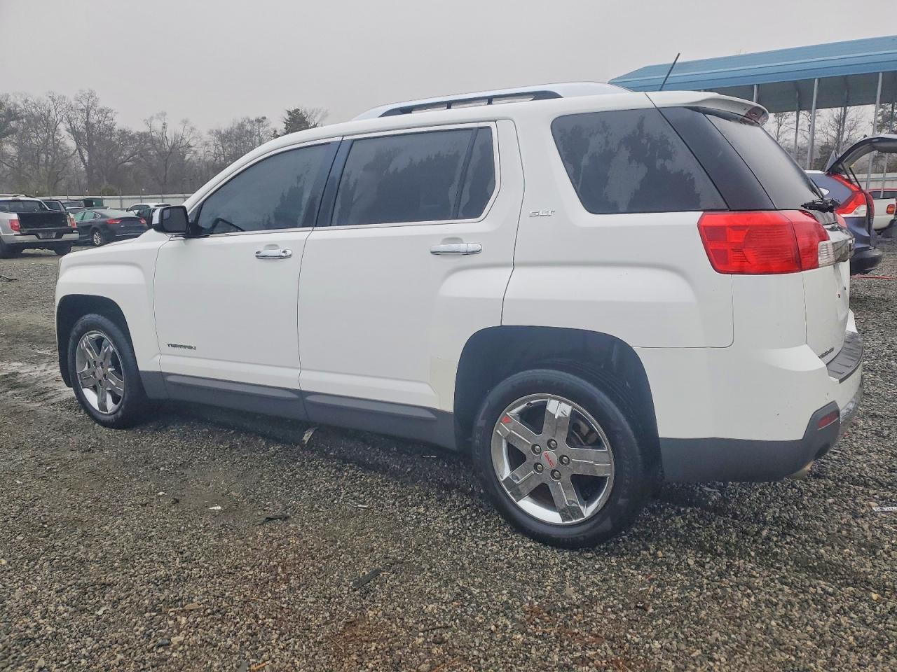 2013 GMC TERRAIN SLT photo 2