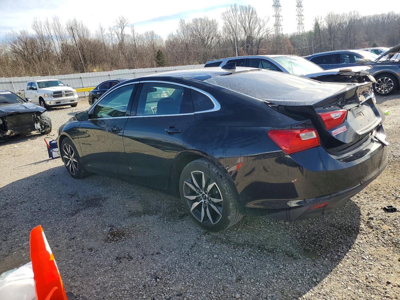 2023 CHEVROLET MALIBU RS photo 2