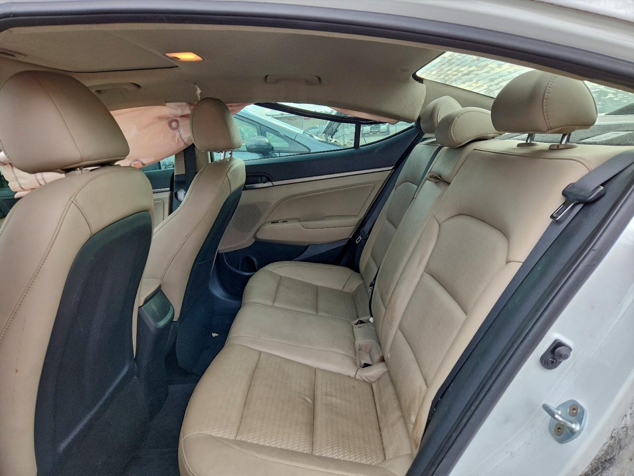 2017 HYUNDAI ELANTRA SE photo 10