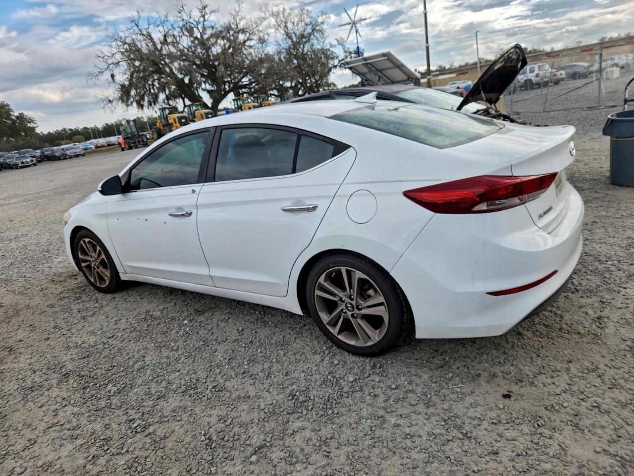 2017 HYUNDAI ELANTRA SE photo 2