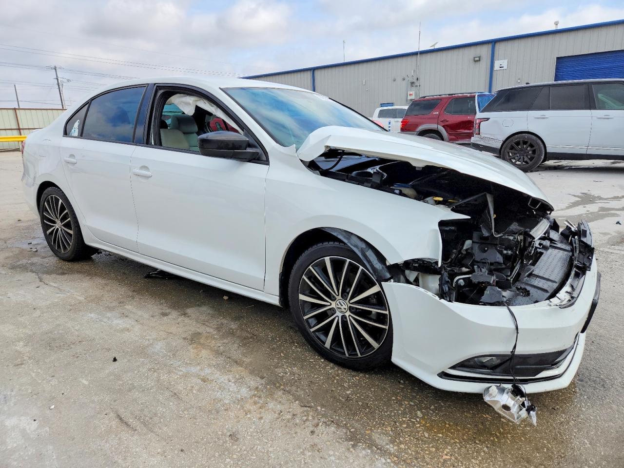 2016 VOLKSWAGEN JETTA SPORT photo 4
