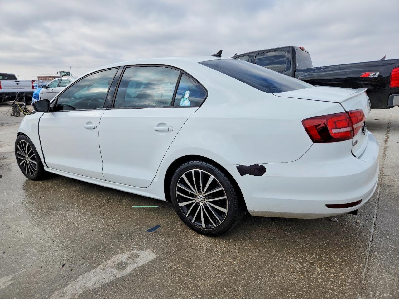 2016 VOLKSWAGEN JETTA SPORT photo 2