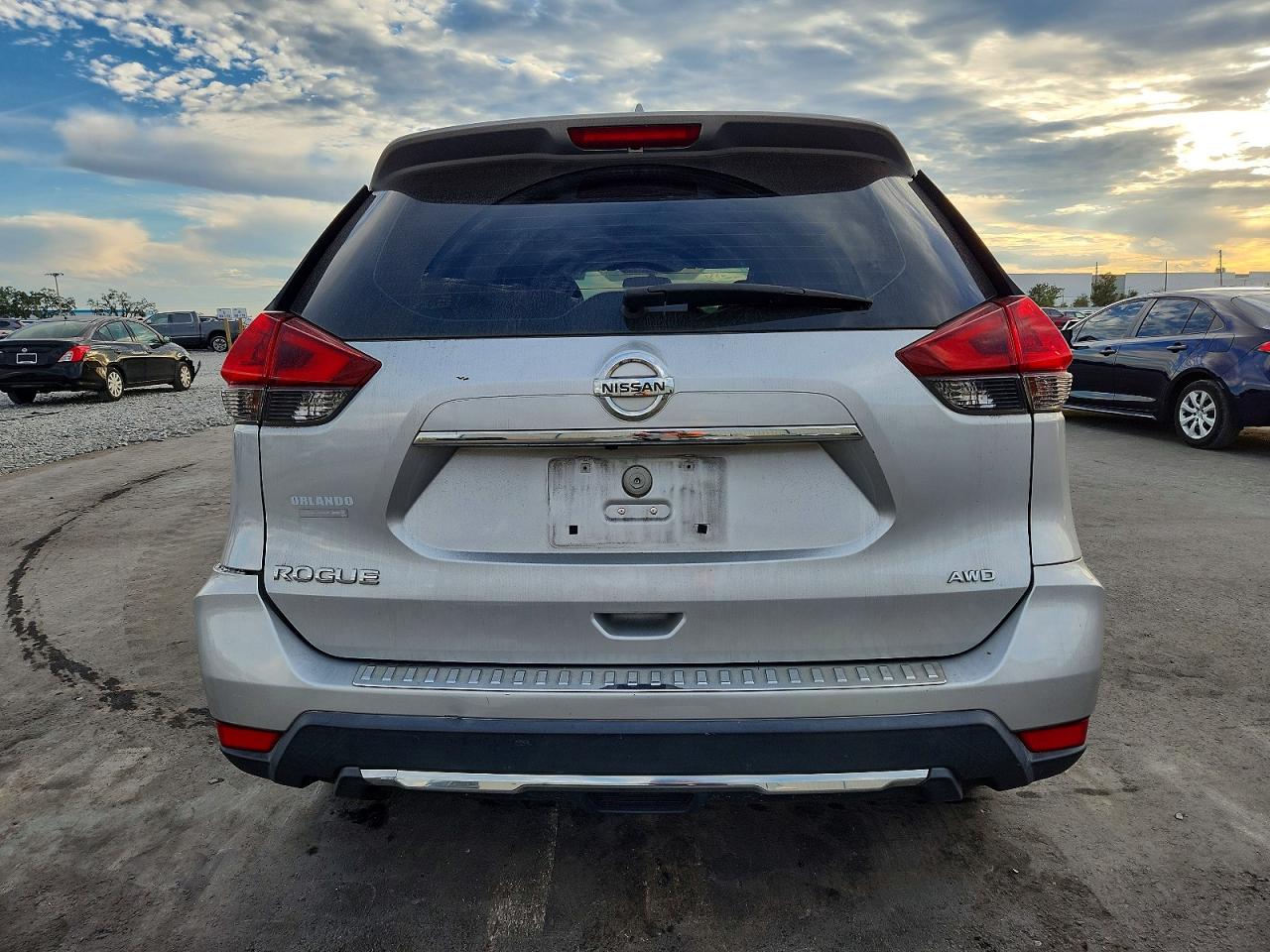 2018 NISSAN ROGUE S photo 6