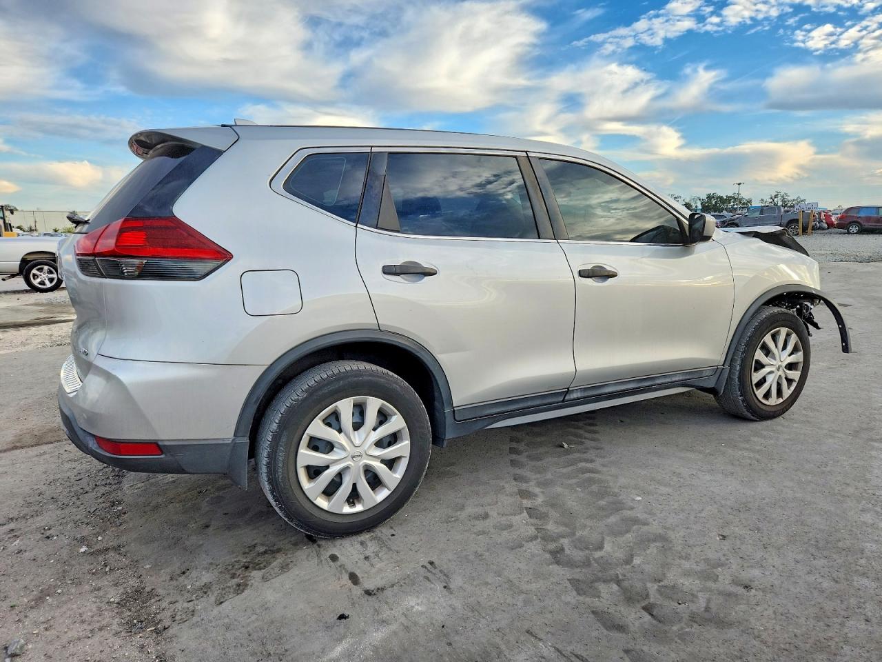 2018 NISSAN ROGUE S photo 3