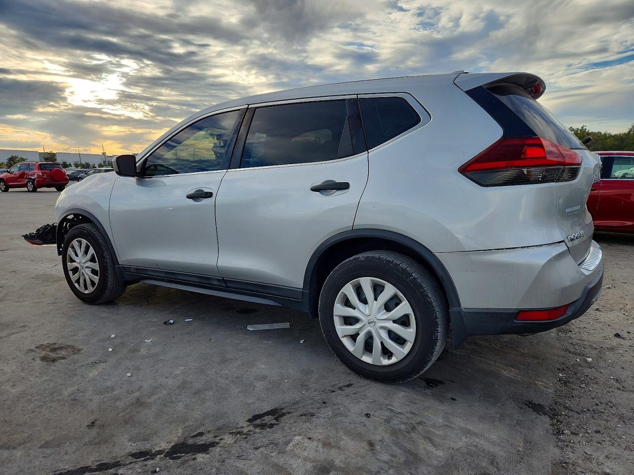 2018 NISSAN ROGUE S photo 2