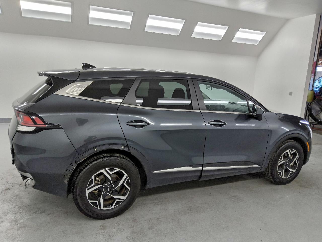 2023 KIA SPORTAGE LX photo 3