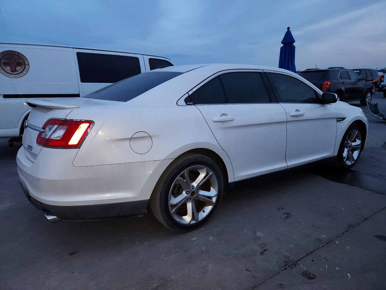 2011 FORD TAURUS SHO photo 3