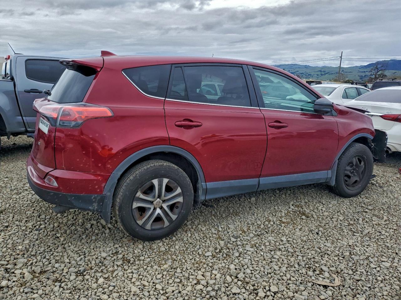 2018 TOYOTA RAV4 LE photo 3