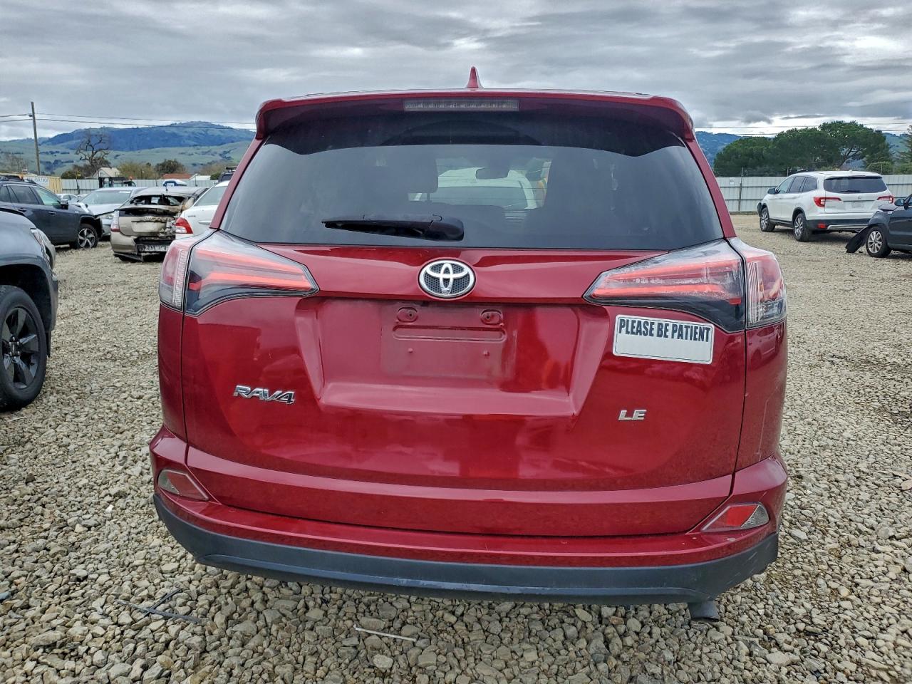 2018 TOYOTA RAV4 LE photo 6