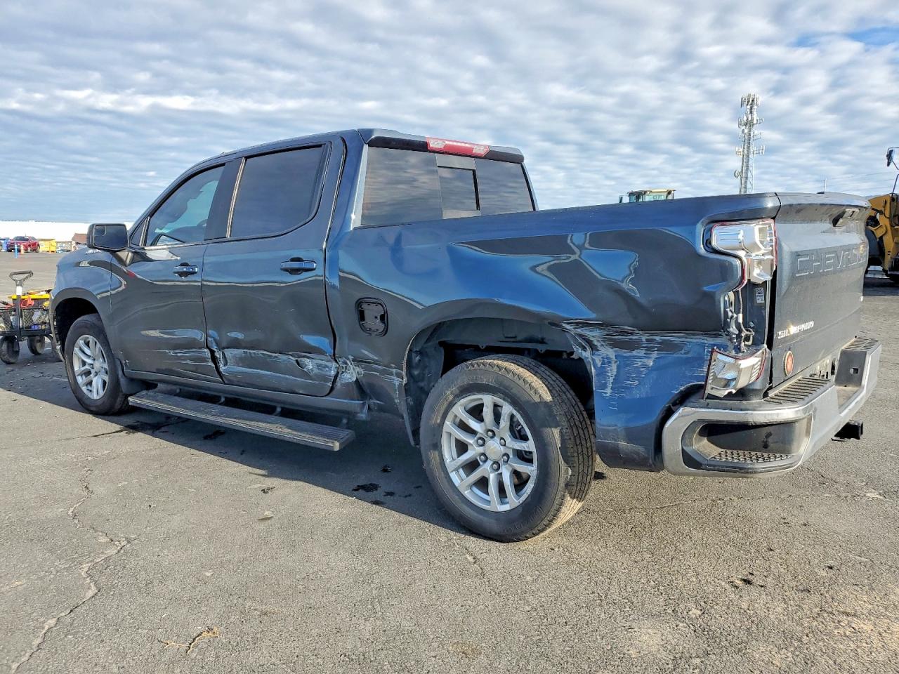 2020 CHEVROLET SILVERADO C1500 LT photo 2