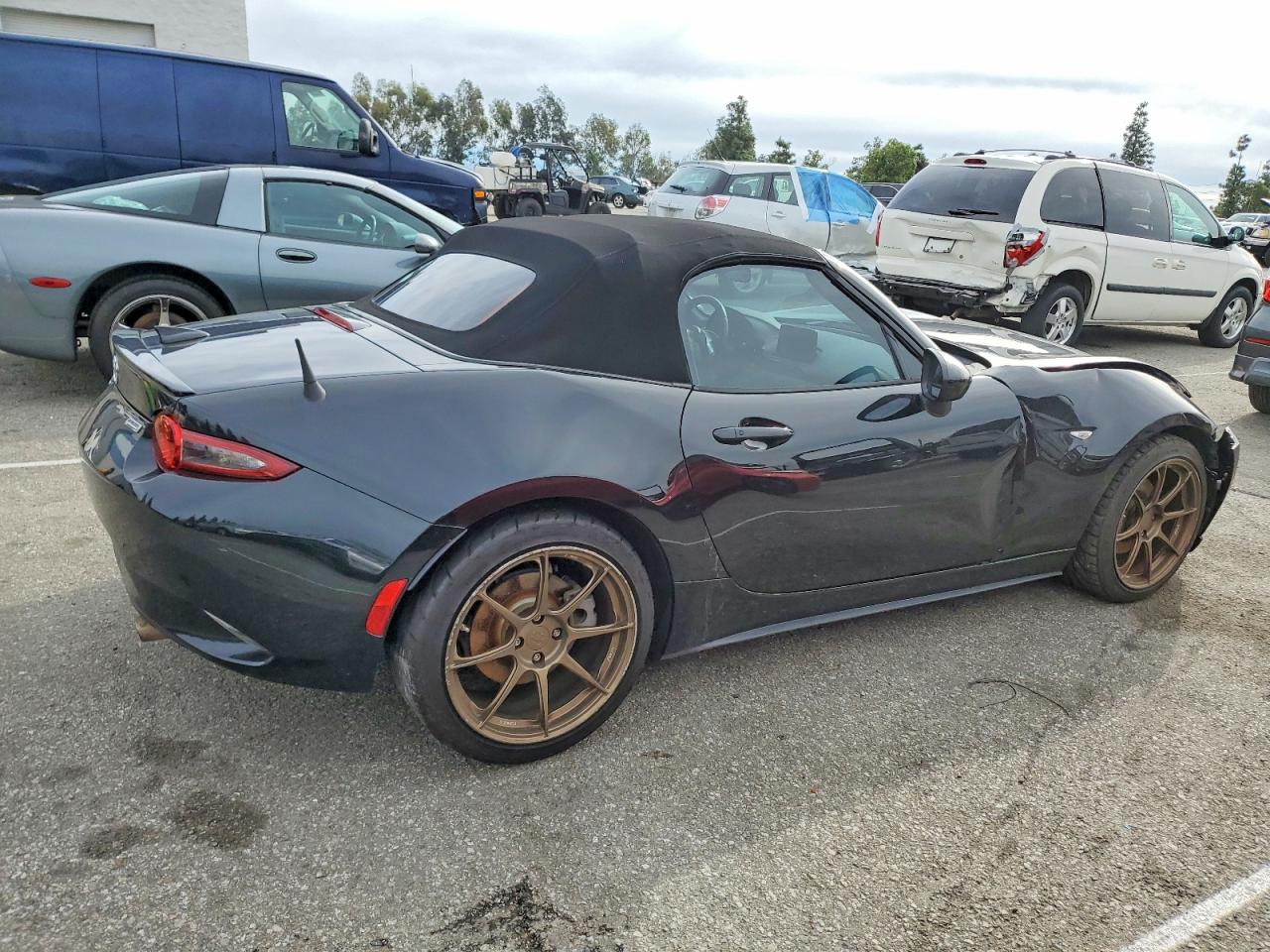 2019 MAZDA MX-5 MIATA CLUB photo 3