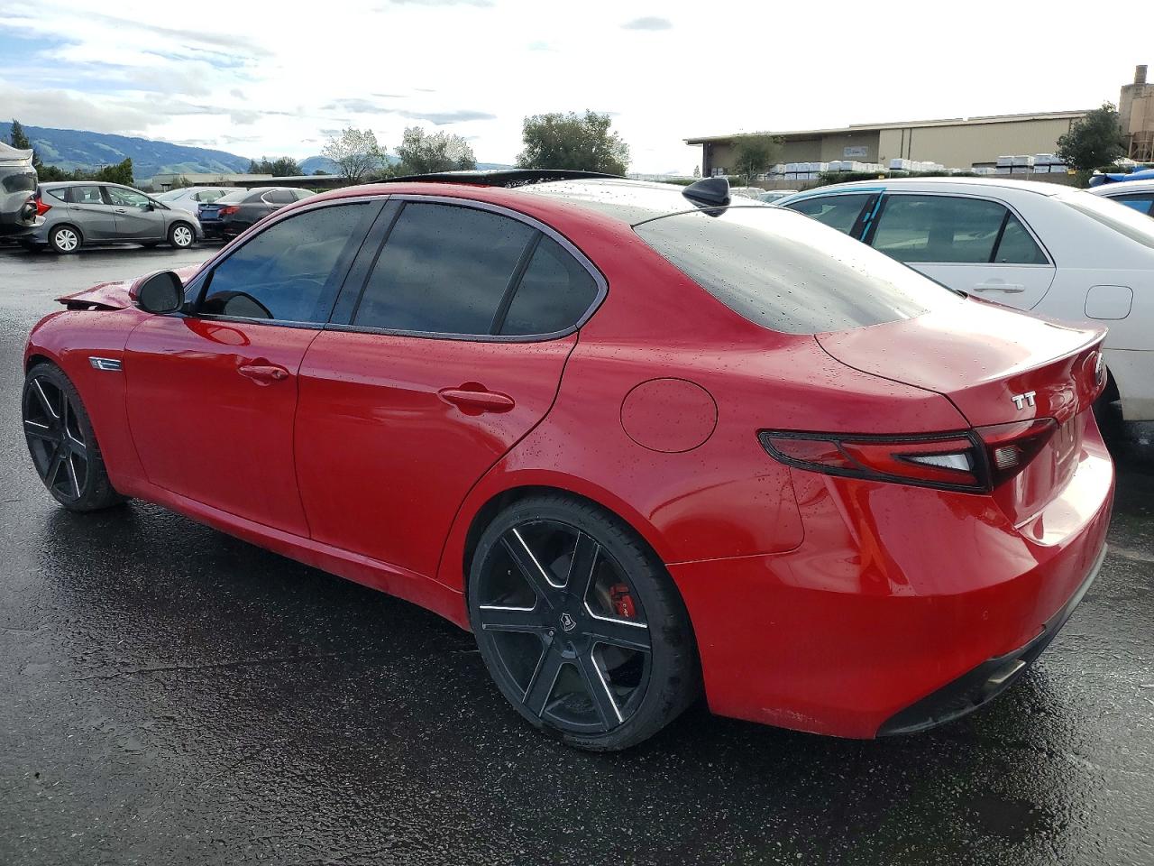 2017 ALFA ROMEO GIULIA photo 2