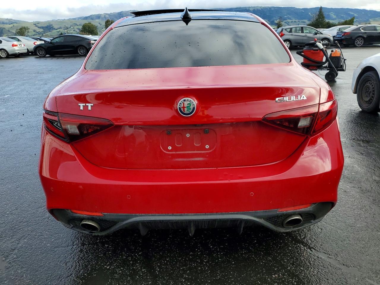 2017 ALFA ROMEO GIULIA photo 6