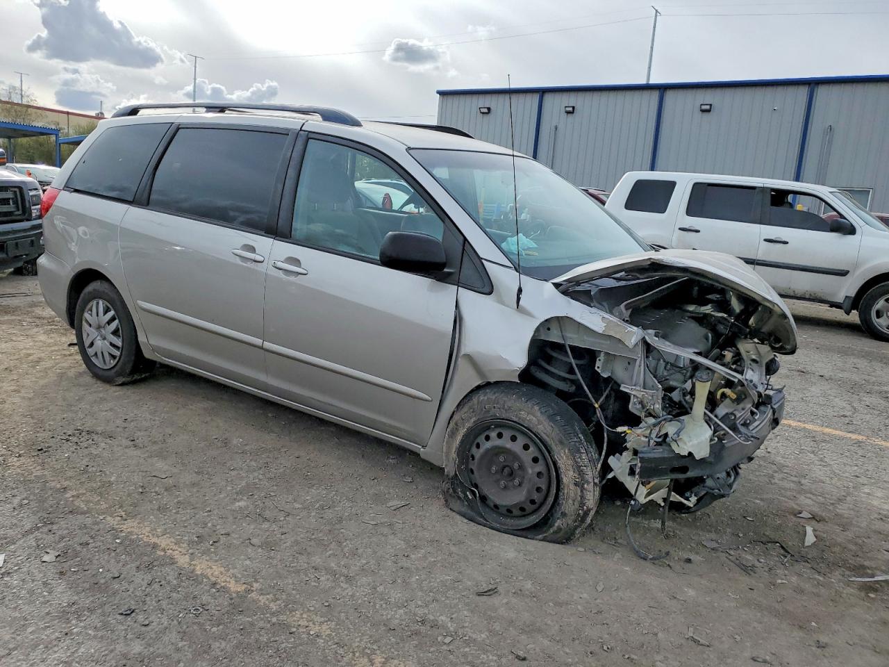 2008 TOYOTA SIENNA CE photo 4