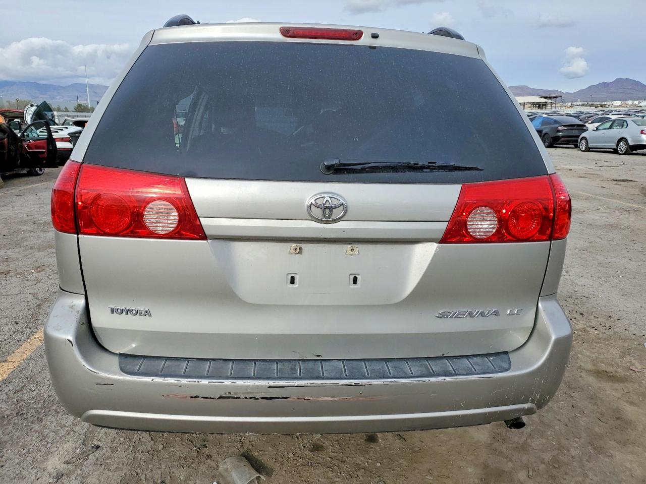 2008 TOYOTA SIENNA CE photo 6