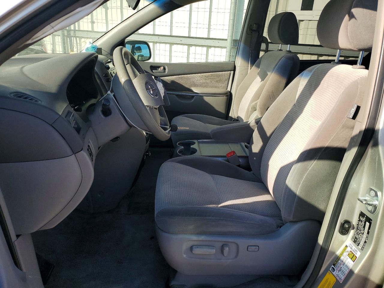 2008 TOYOTA SIENNA CE photo 7
