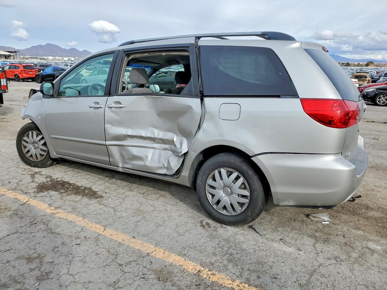 2008 TOYOTA SIENNA CE photo 2