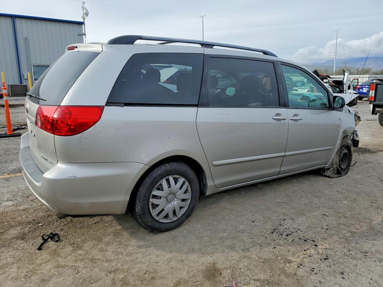 2008 TOYOTA SIENNA CE photo 3