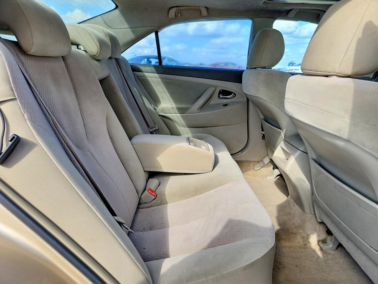 2011 TOYOTA CAMRY BASE photo 10