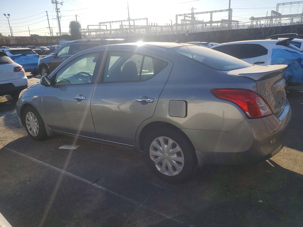 2014 NISSAN VERSA S photo 2