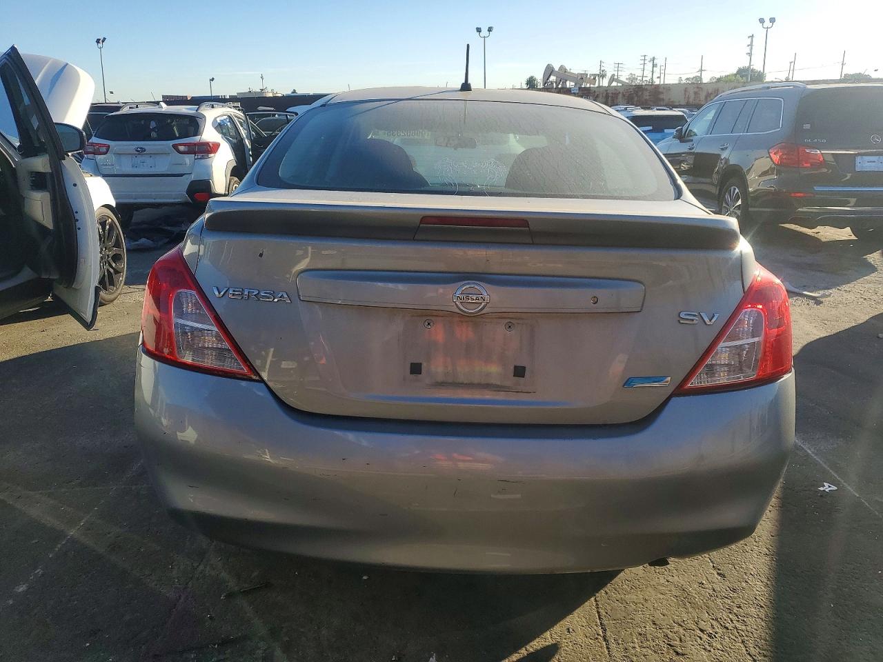 2014 NISSAN VERSA S photo 6