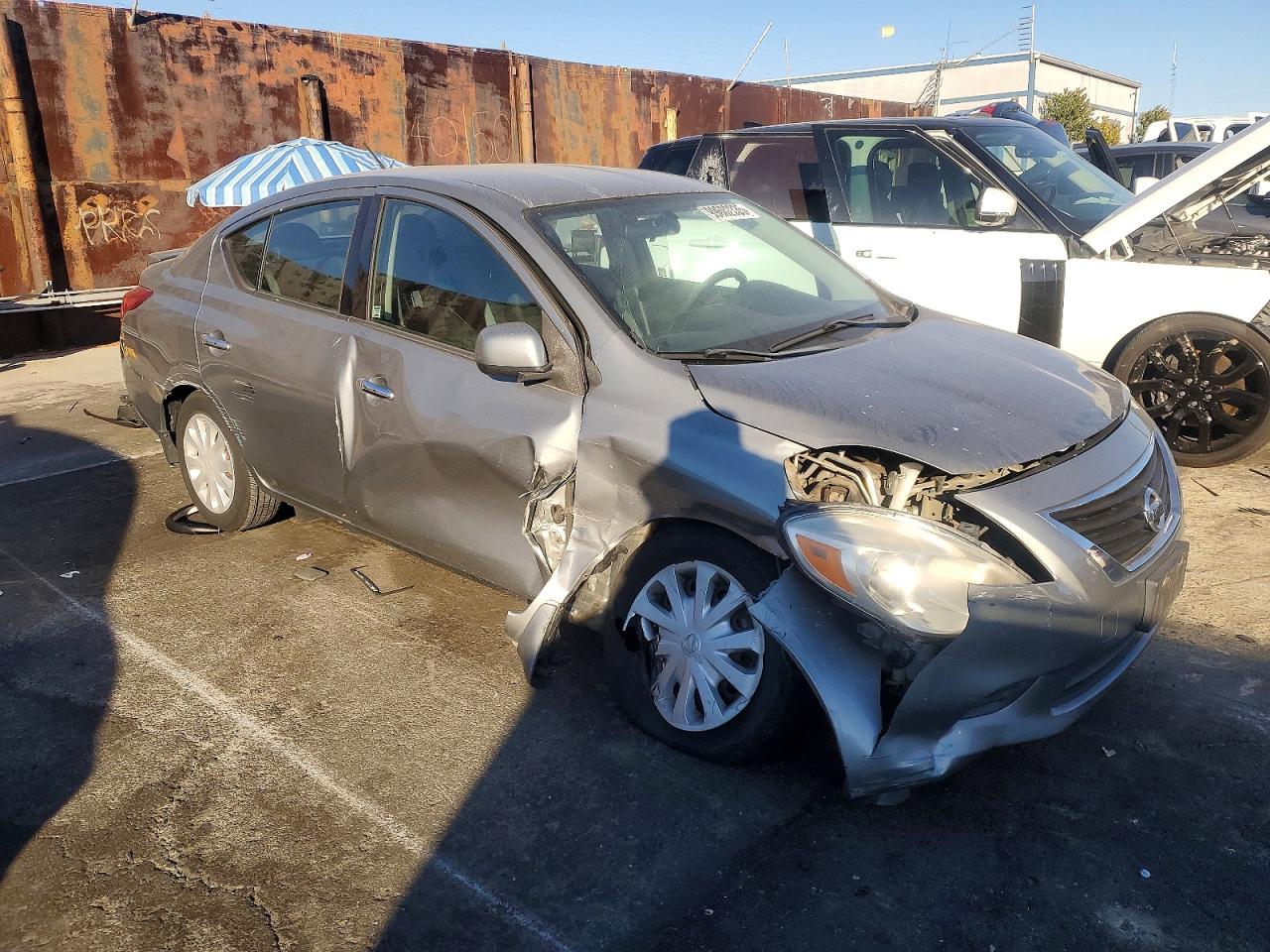 2014 NISSAN VERSA S photo 4