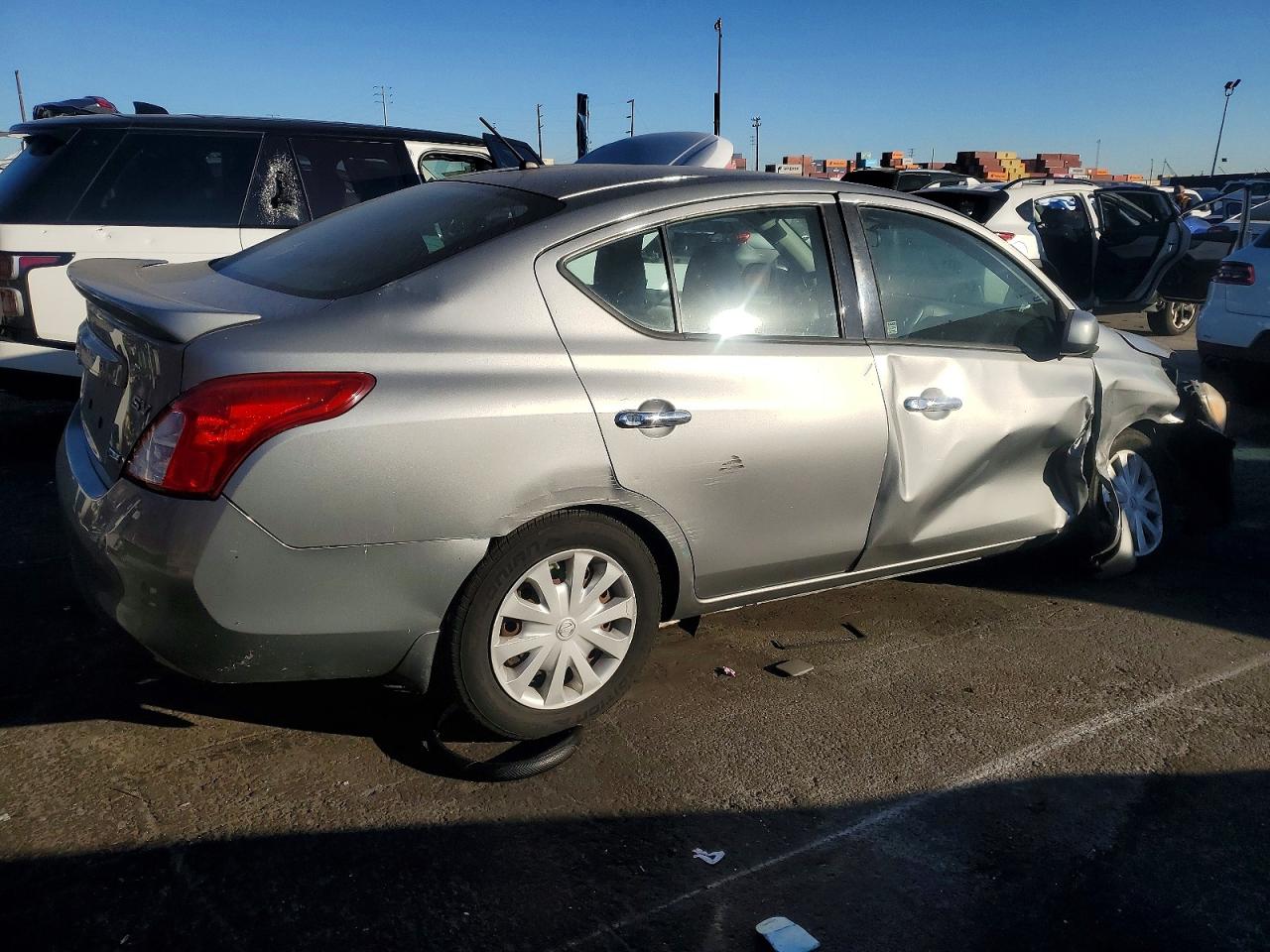 2014 NISSAN VERSA S photo 3