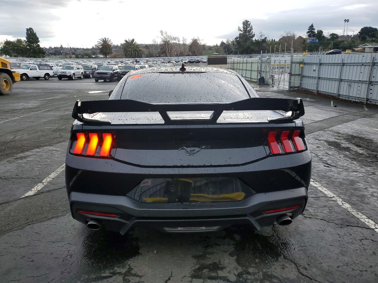 2025 FORD MUSTANG photo 6