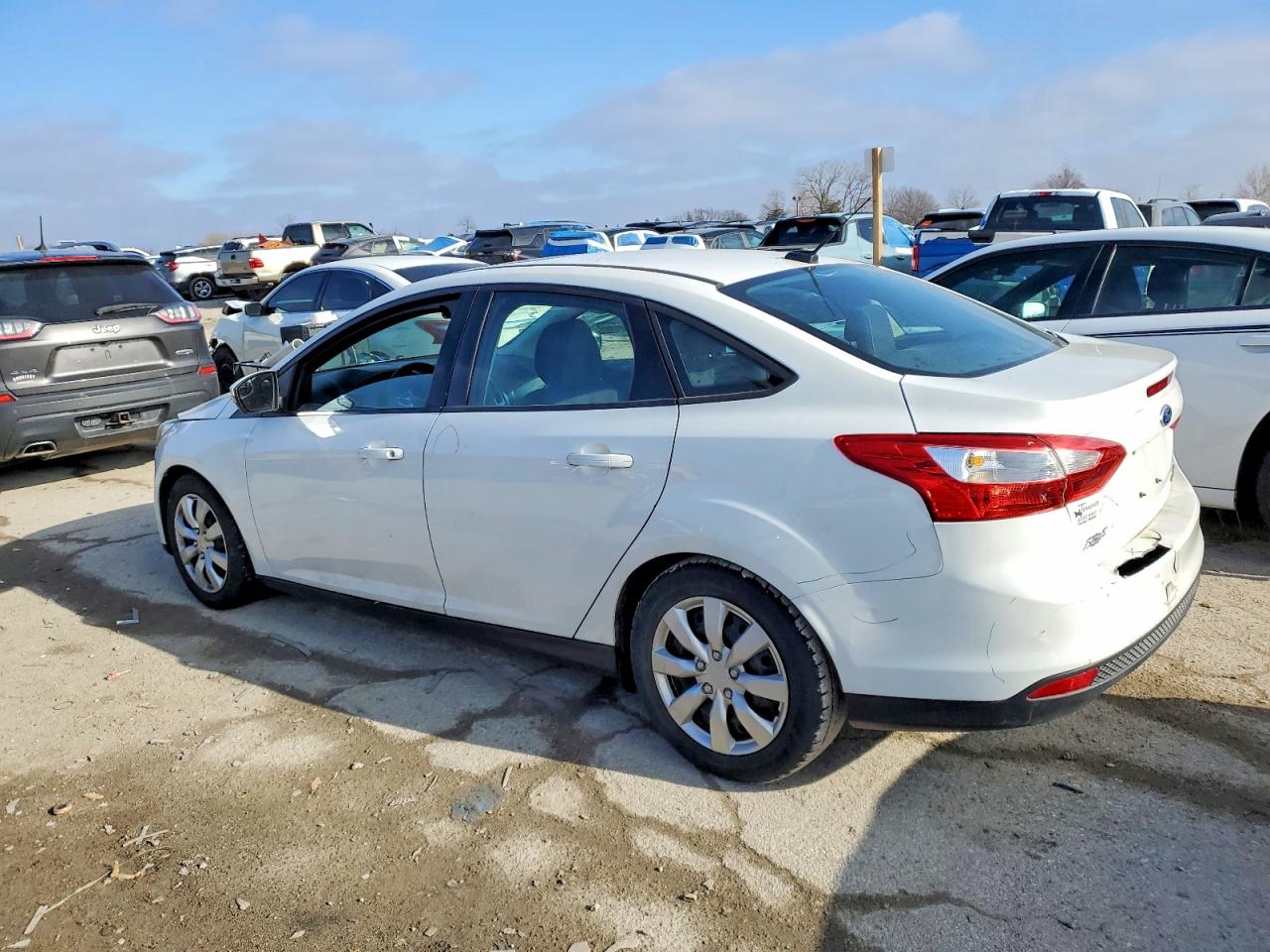 2014 FORD FOCUS SE photo 2