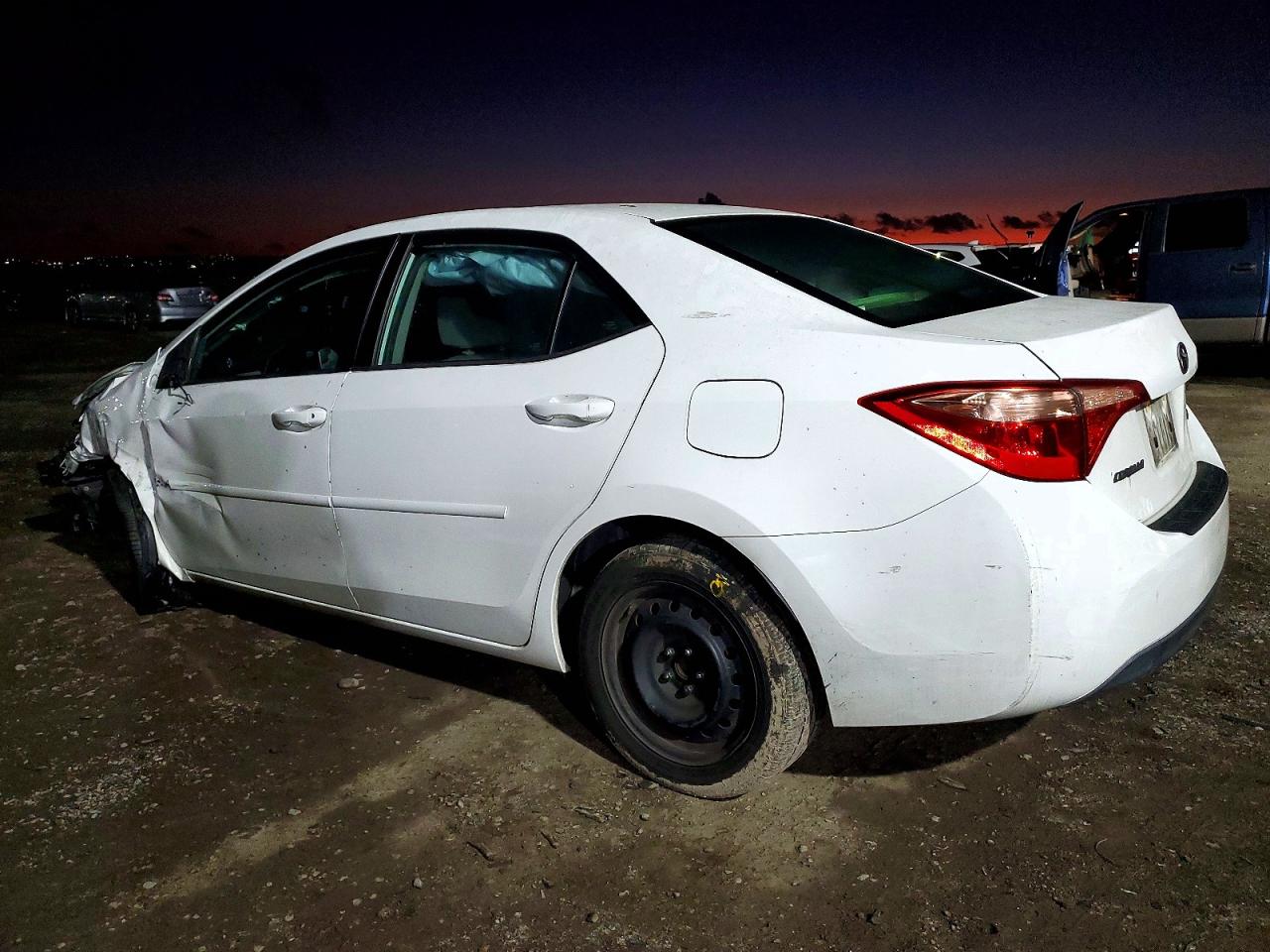 2018 TOYOTA COROLLA L photo 2