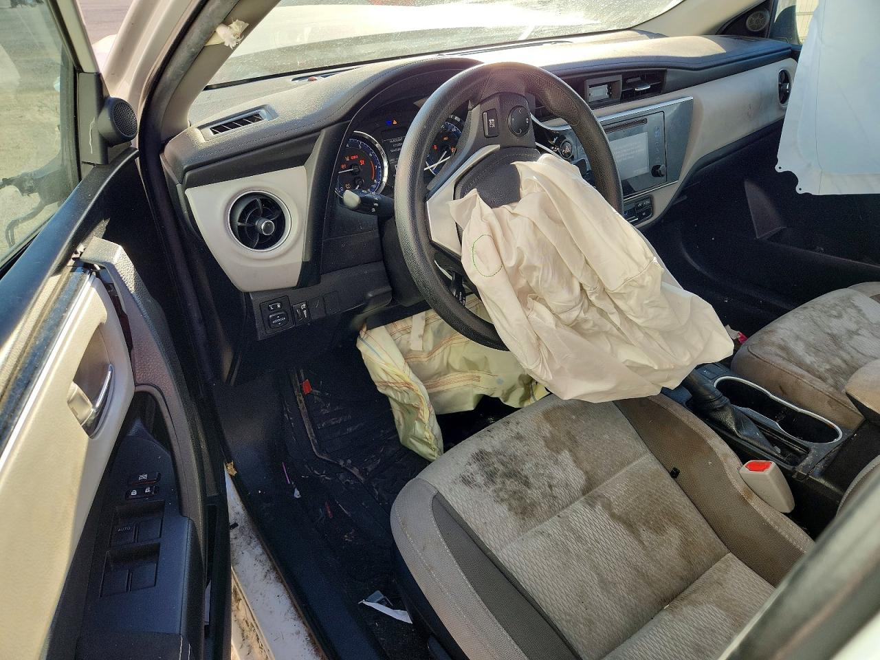 2018 TOYOTA COROLLA L photo 8