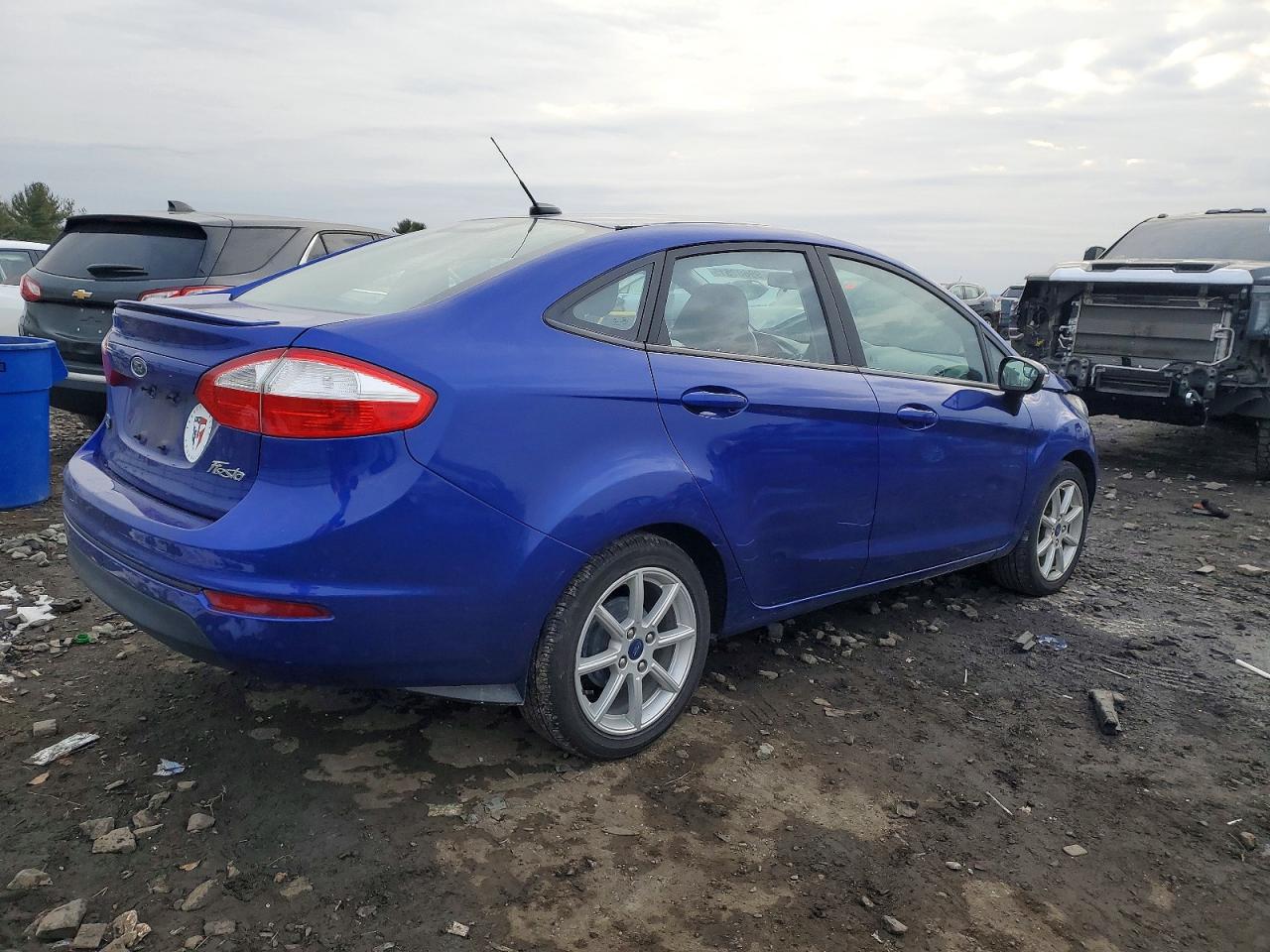 2015 FORD FIESTA SE photo 3