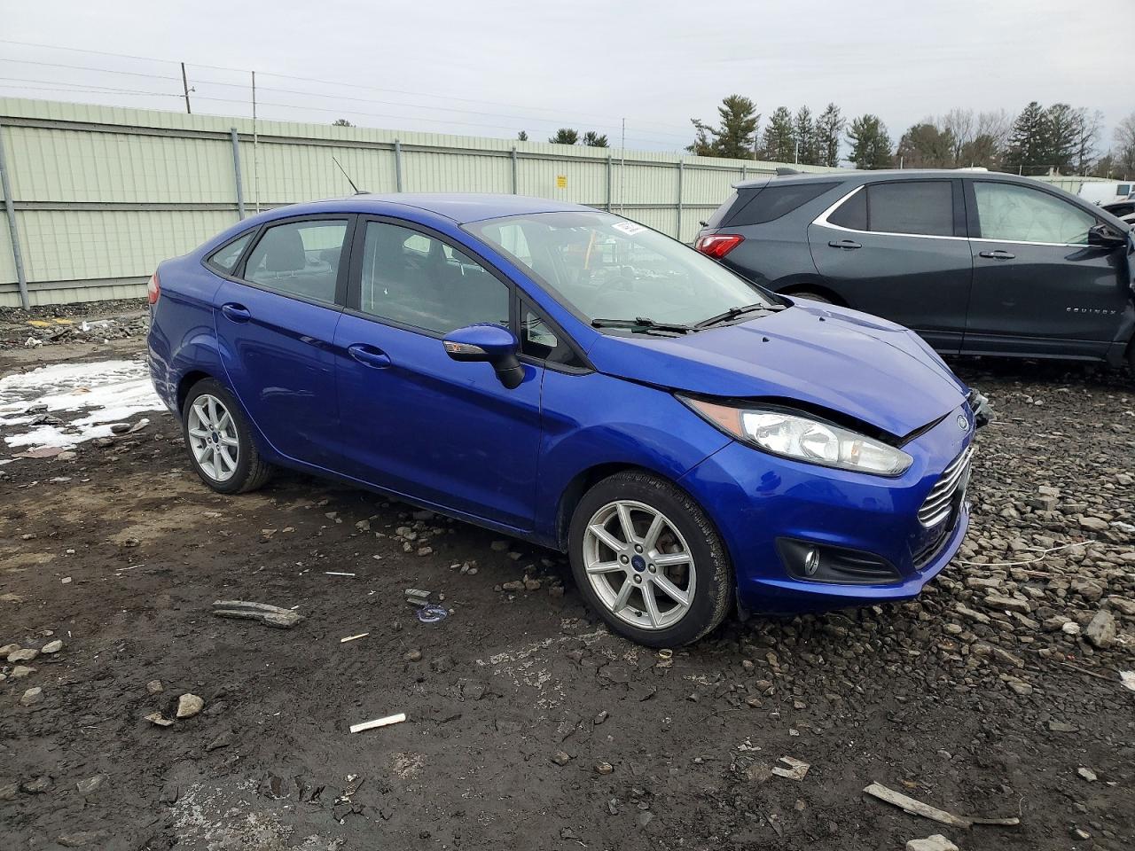 2015 FORD FIESTA SE photo 4