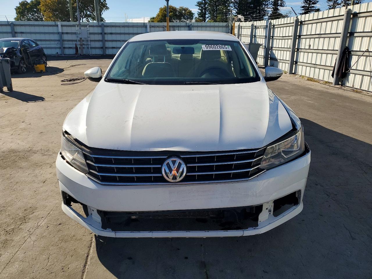 2017 VOLKSWAGEN PASSAT S photo 5