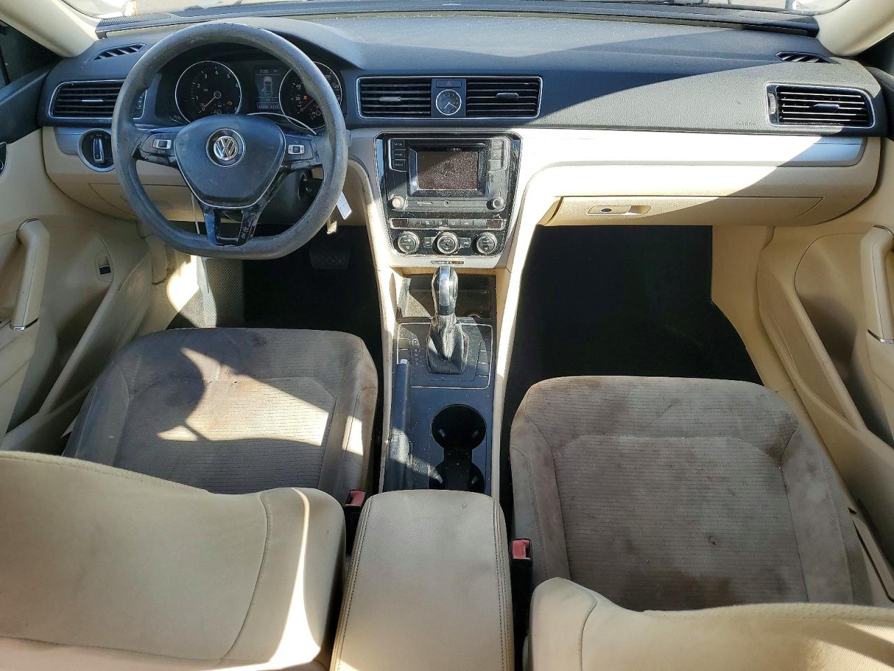 2017 VOLKSWAGEN PASSAT S photo 8