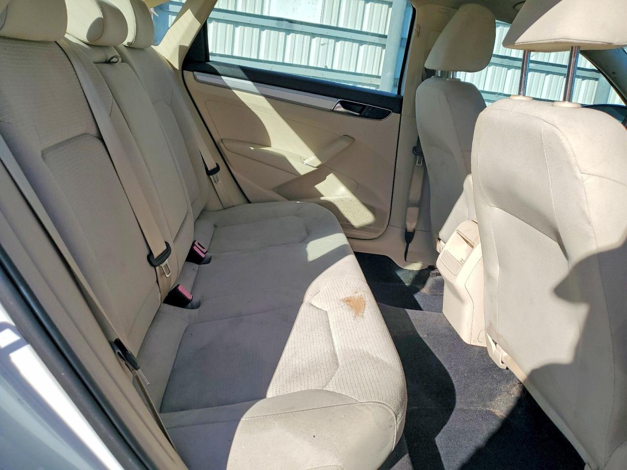 2017 VOLKSWAGEN PASSAT S photo 10