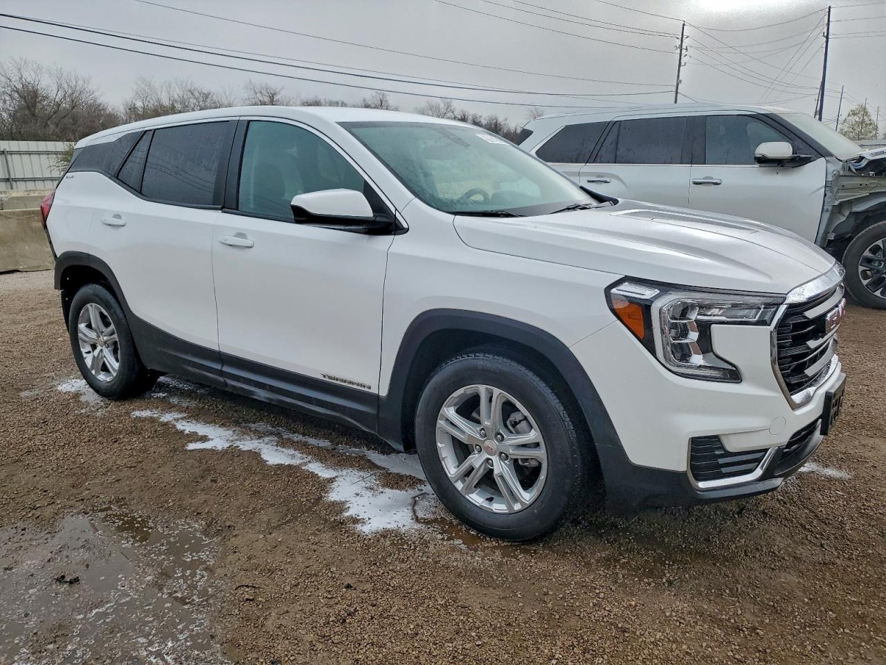 2024 GMC TERRAIN SLE photo 4