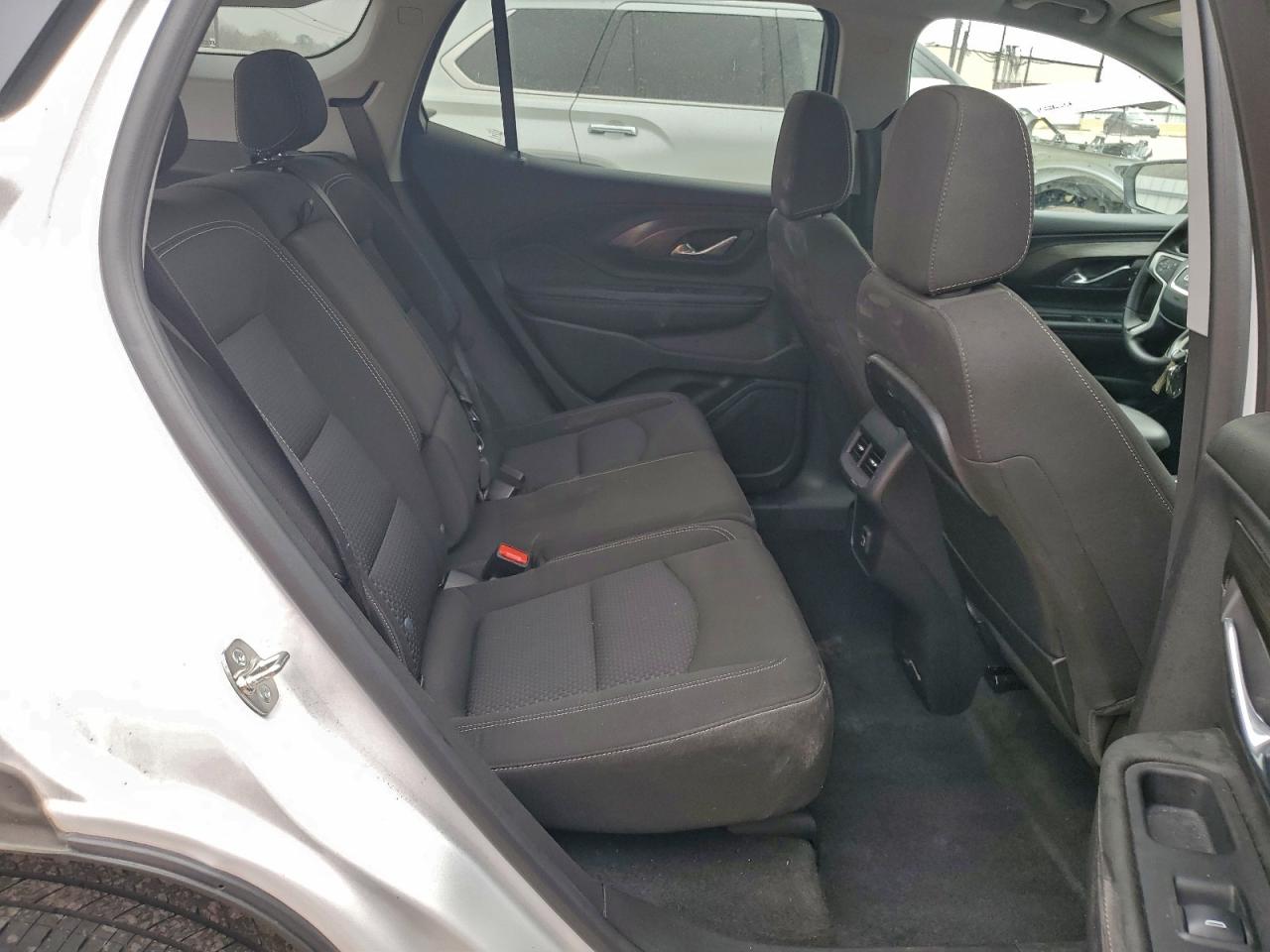 2024 GMC TERRAIN SLE photo 11