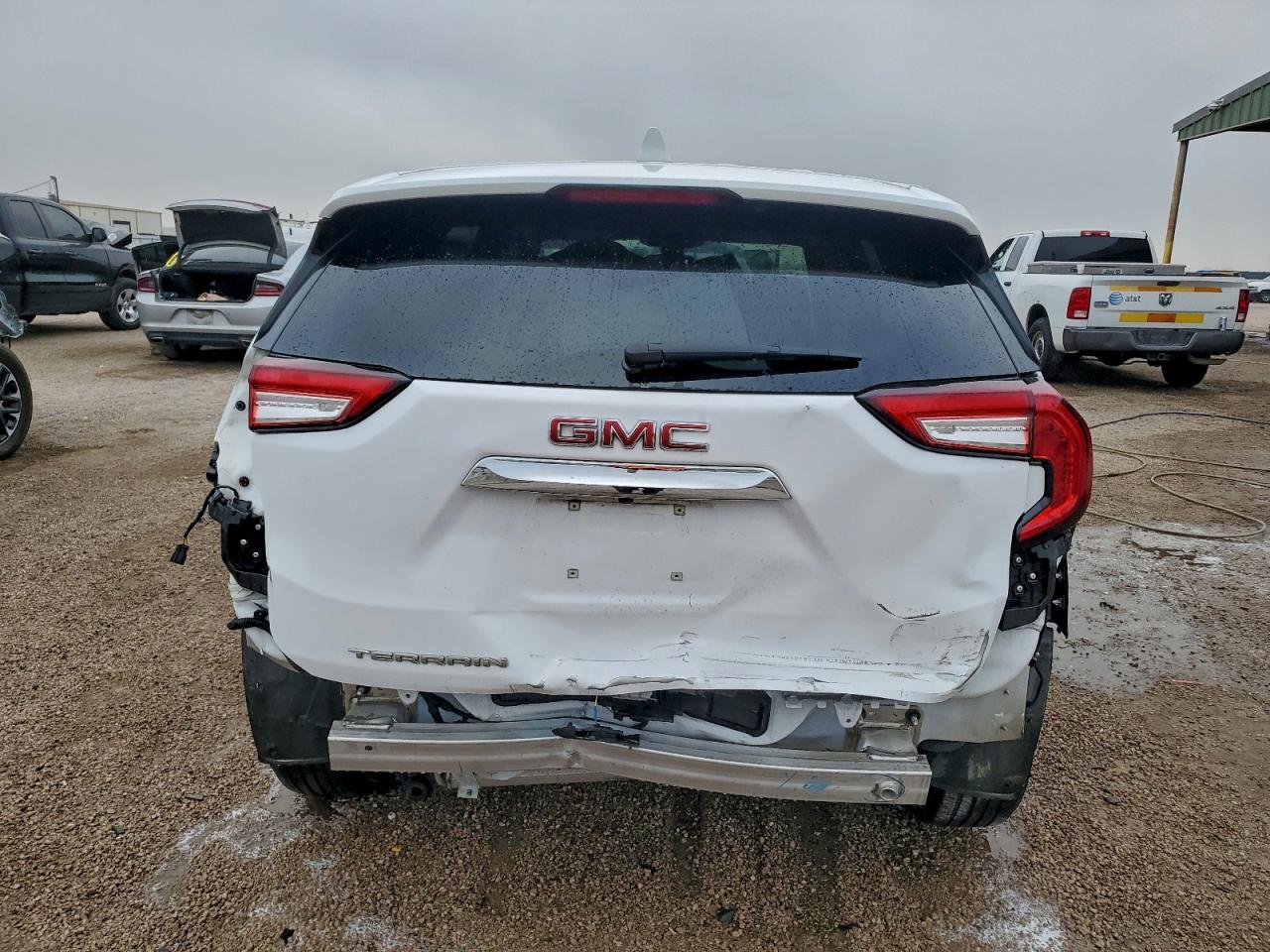 2024 GMC TERRAIN SLE photo 6