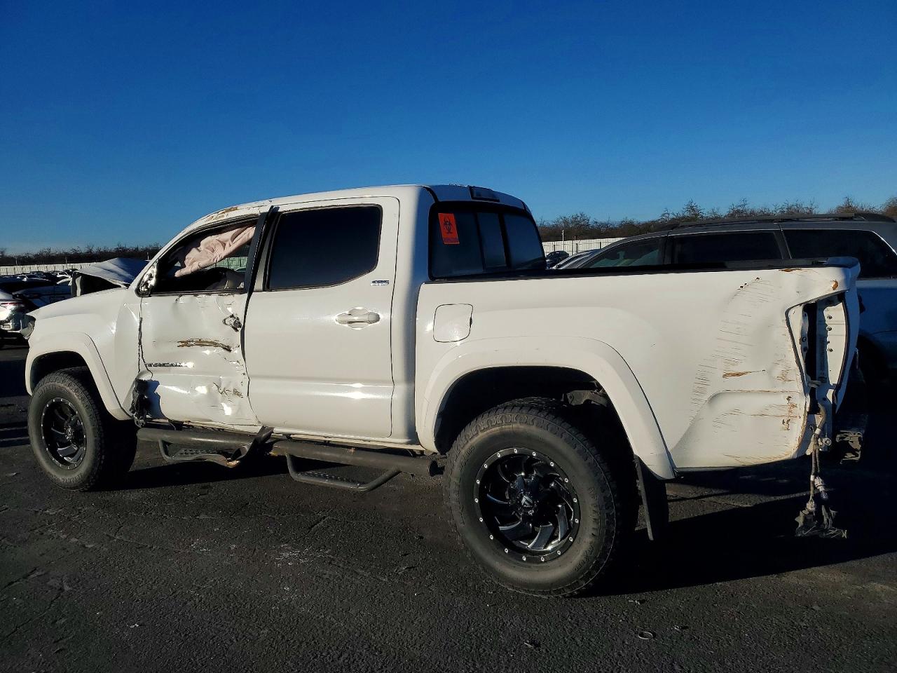 2017 TOYOTA TACOMA DOUBLE CAB photo 2