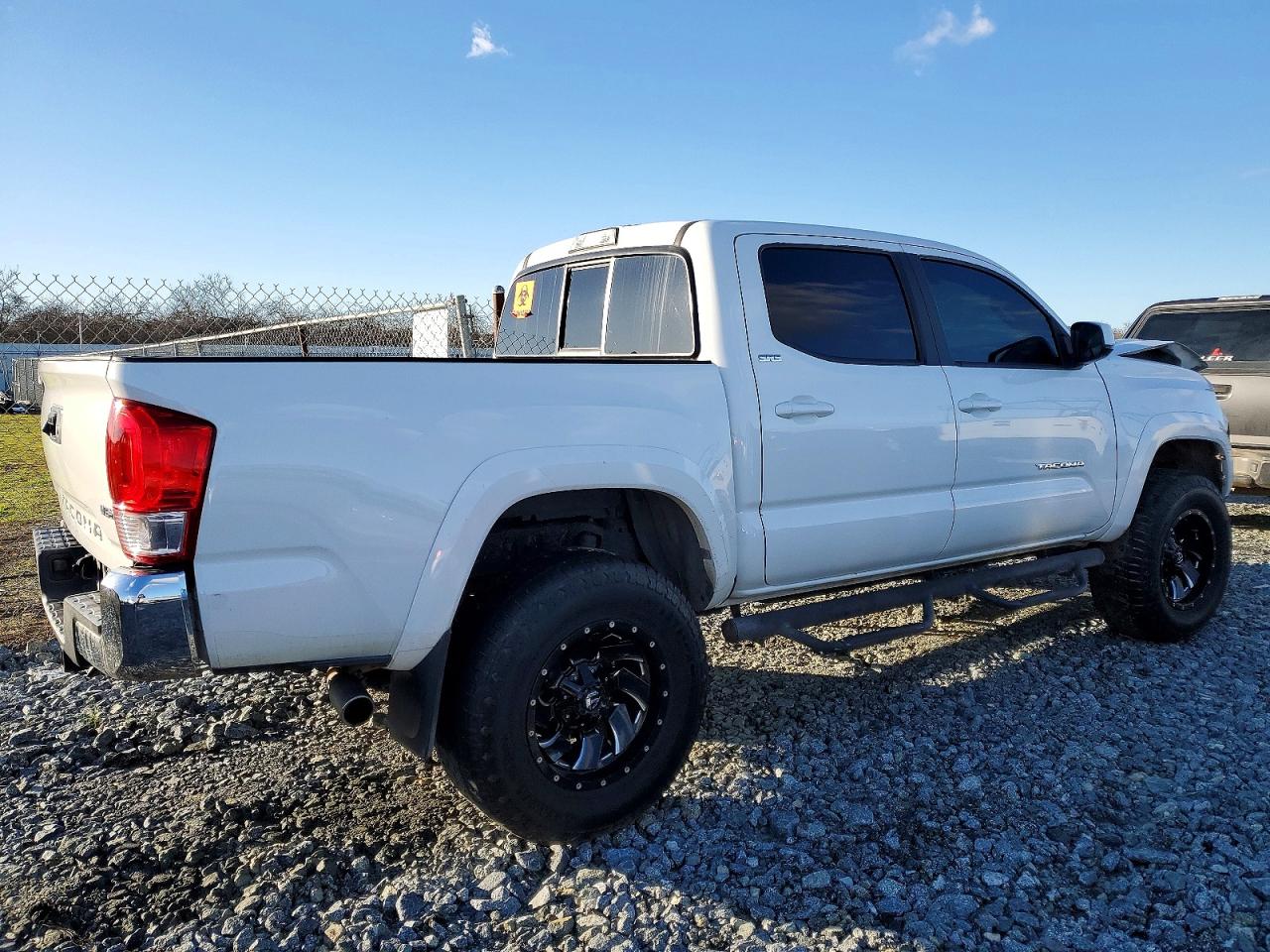 2017 TOYOTA TACOMA DOUBLE CAB photo 3