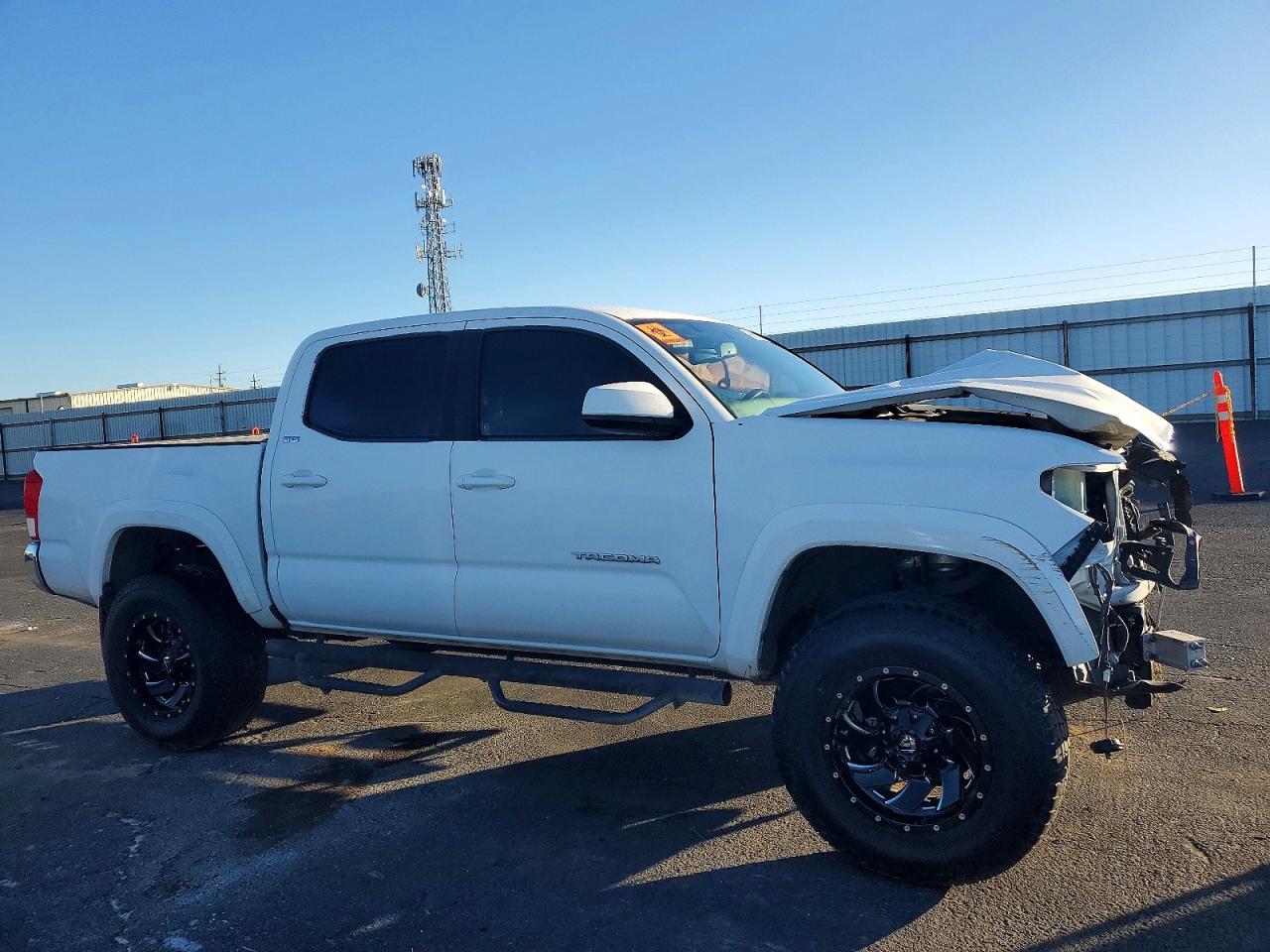 2017 TOYOTA TACOMA DOUBLE CAB photo 4