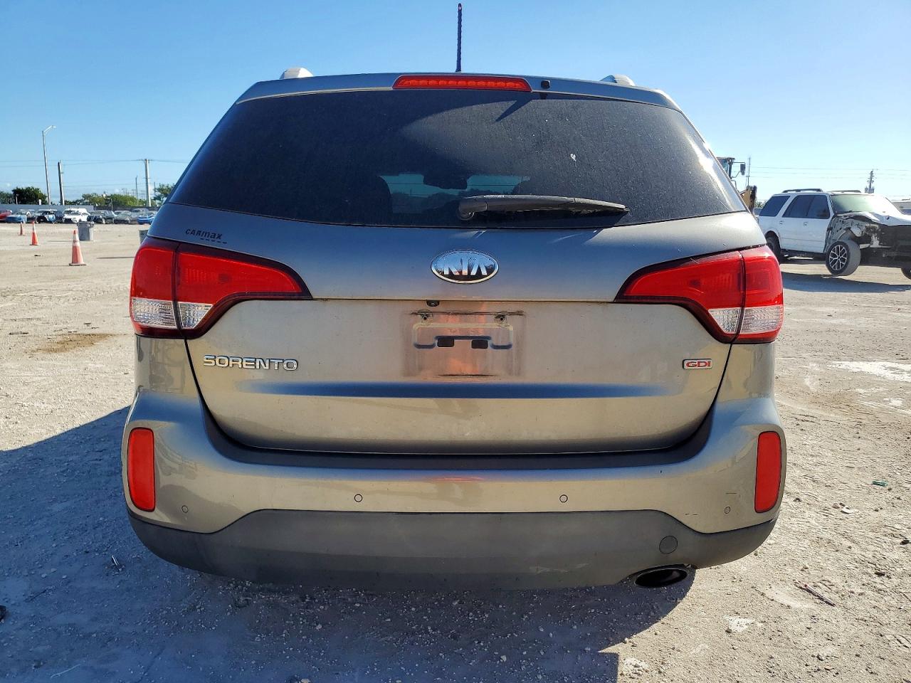 2014 KIA SORENTO LX photo 6