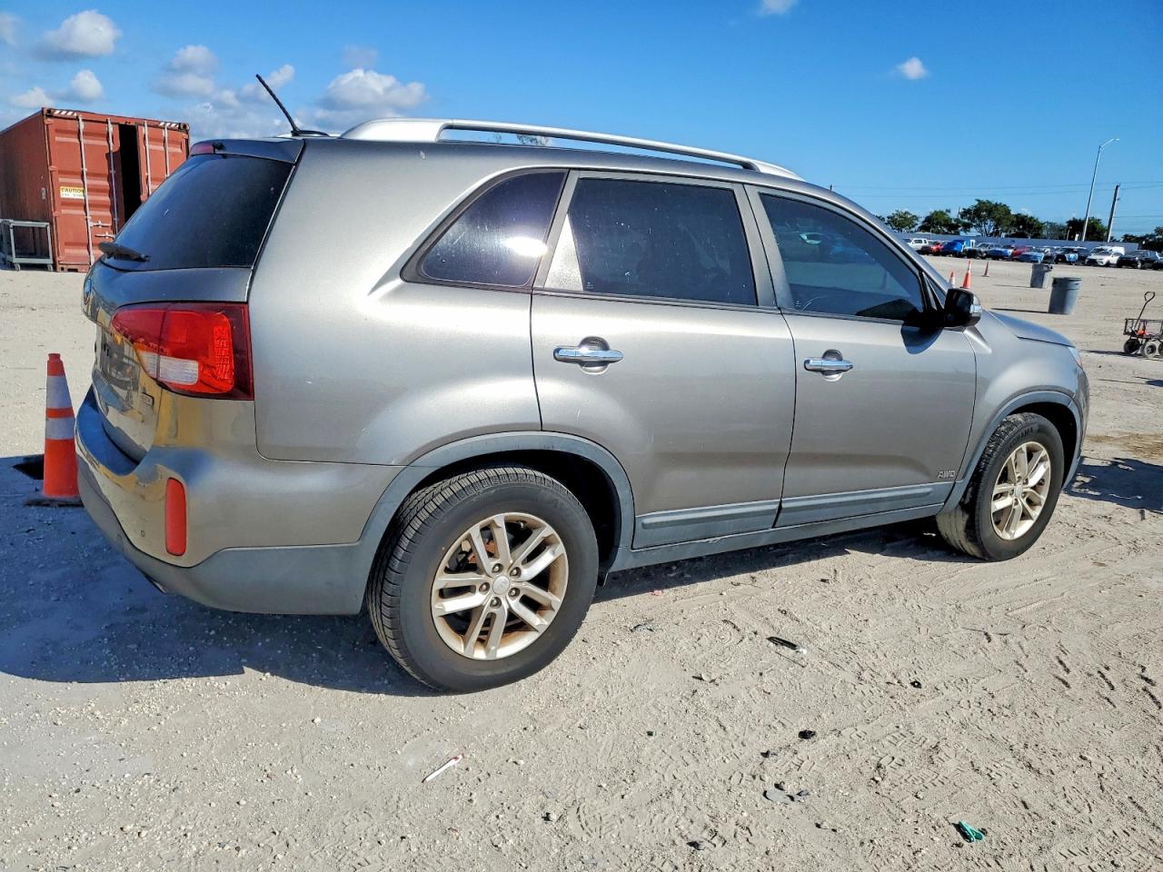 2014 KIA SORENTO LX photo 3