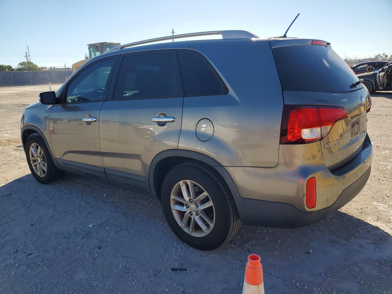 2014 KIA SORENTO LX photo 2